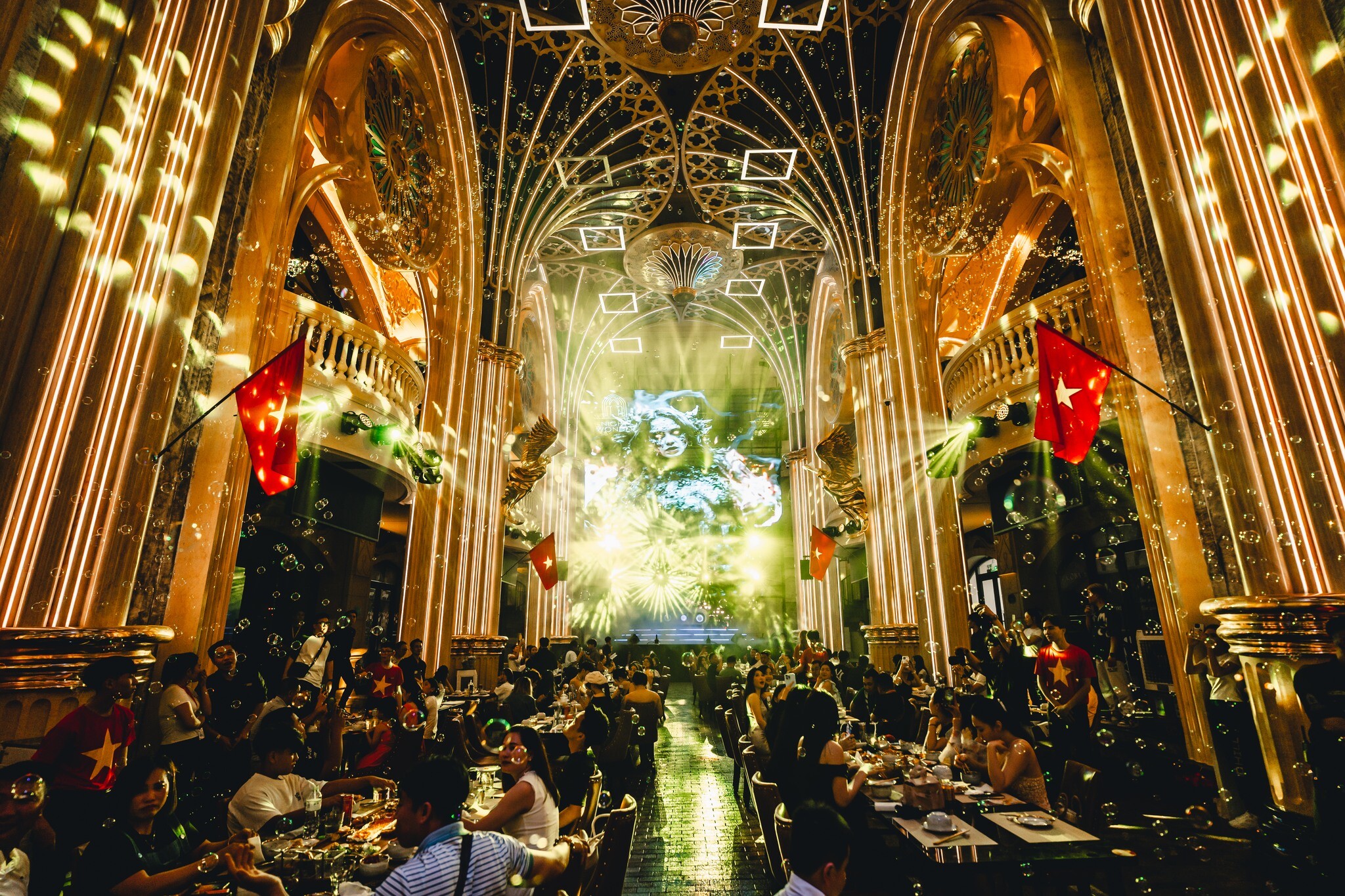 TẬP ĐOÀN NIGHT WONDER 1