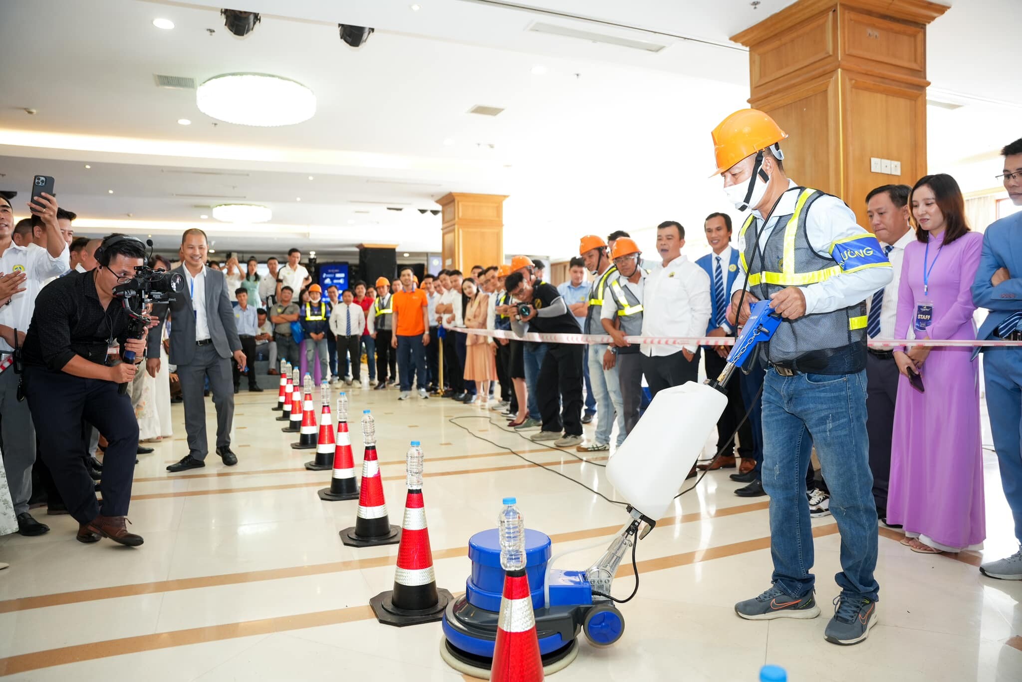 Công Ty TNHH Sao Tây Hồ (Sao Tây Hồ) 11