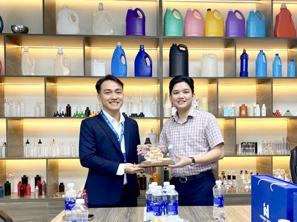 Nhựa Hồng Đông 3