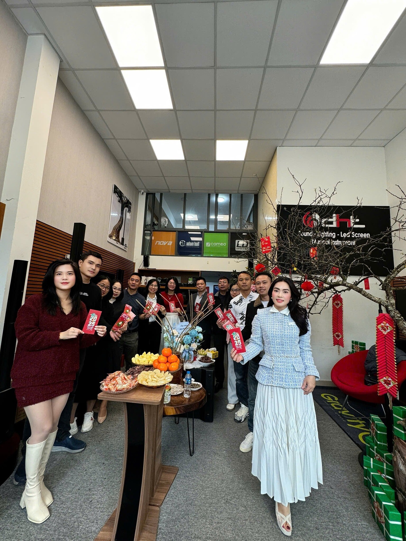 Công nghệ quốc tế DHT Việt Nam 11