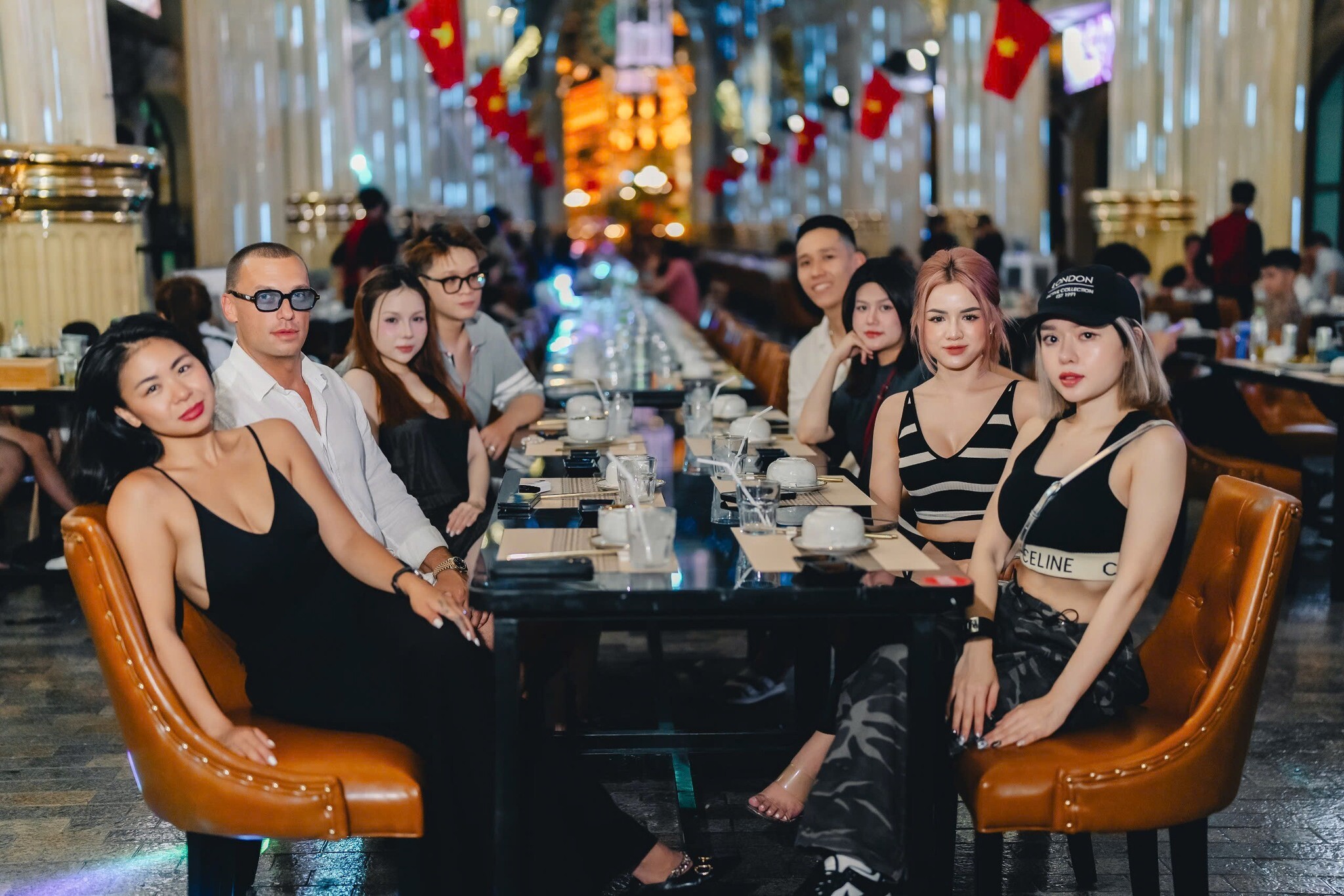 TẬP ĐOÀN NIGHT WONDER 7