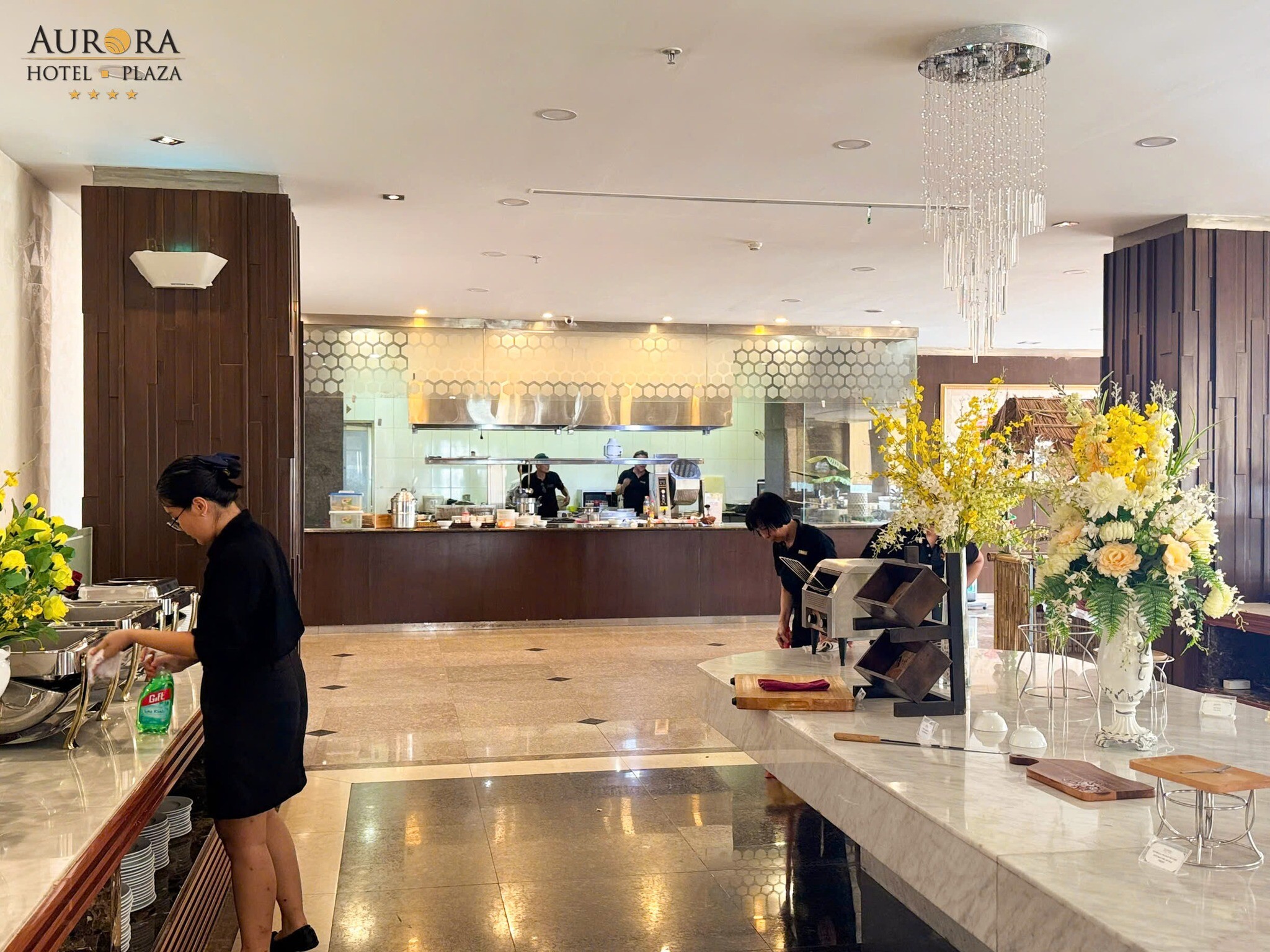 Aurora Hotel Plaza 1