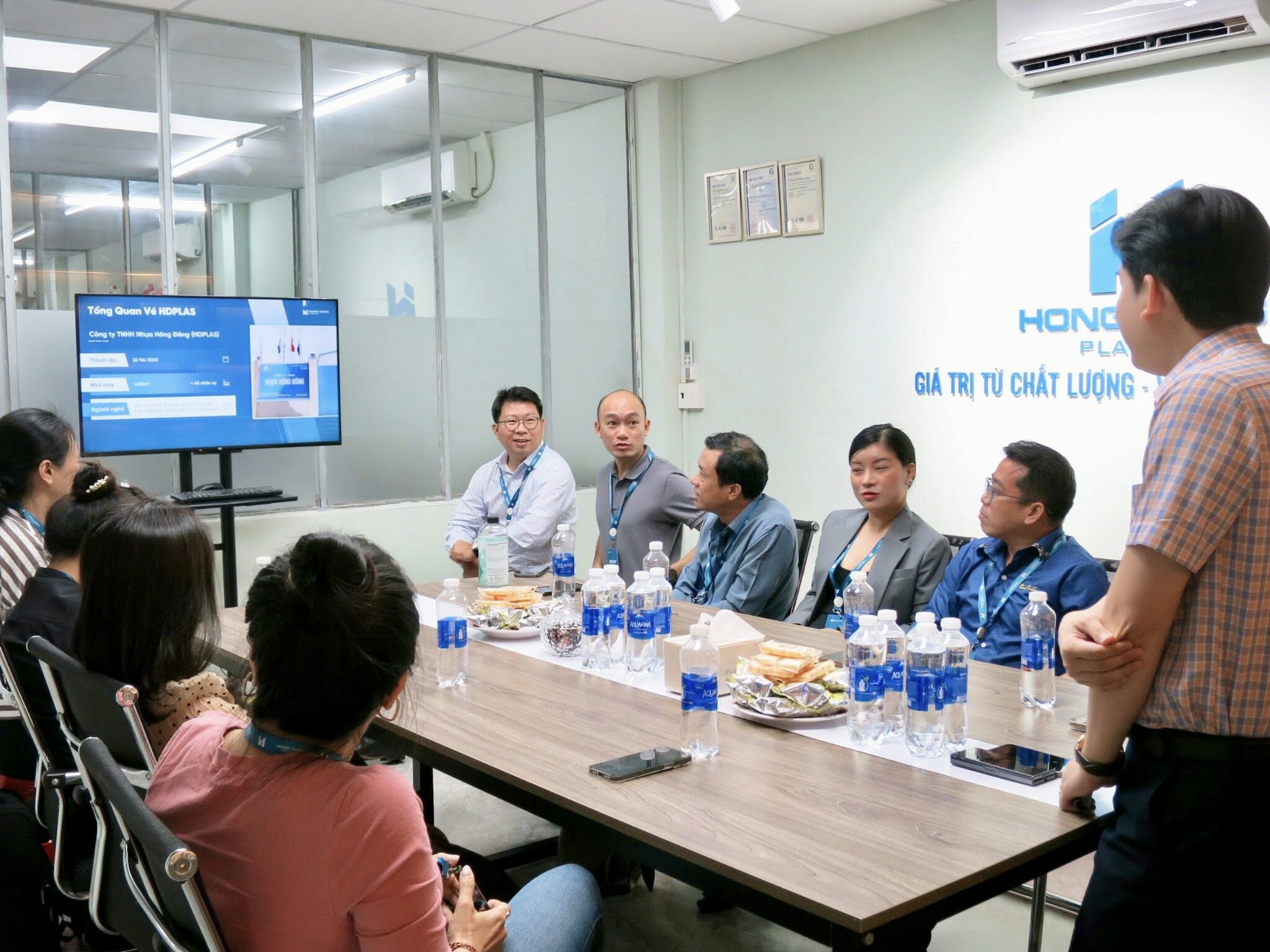 Nhựa Hồng Đông 1