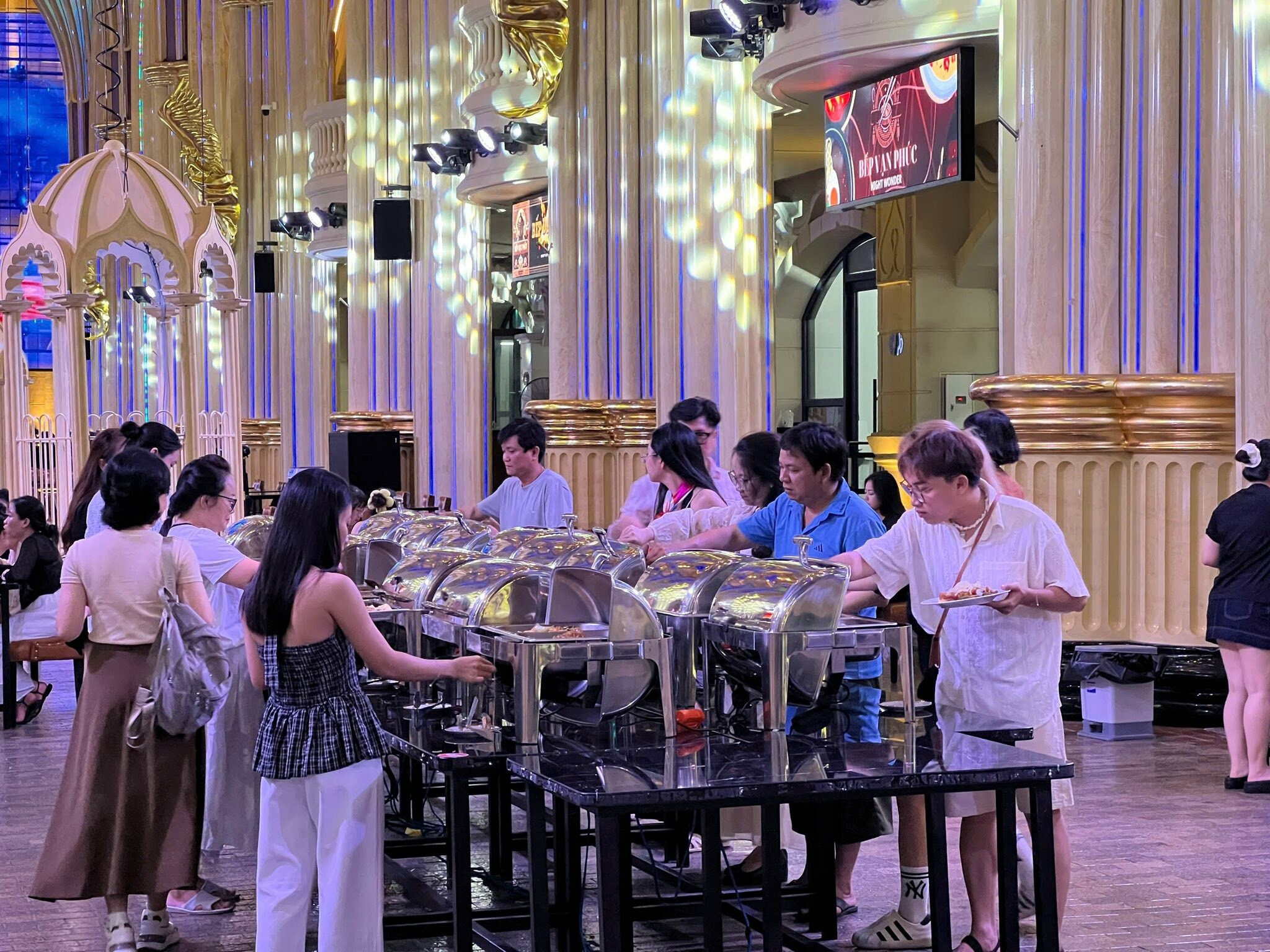 TẬP ĐOÀN NIGHT WONDER 8