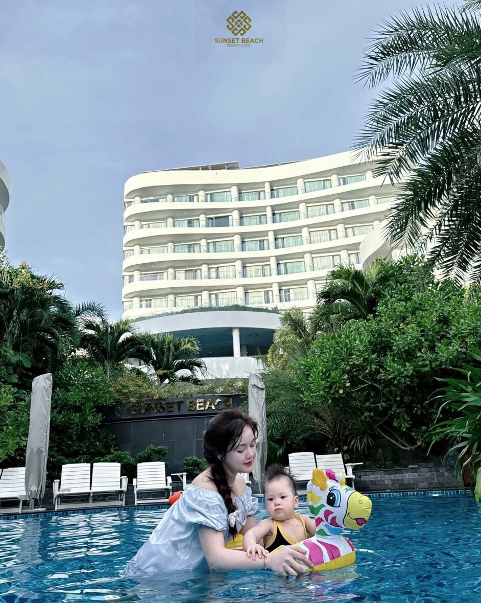 Một Thành Viên Hoàng Hôn Biển (Sunset Beach Resort & Spa) 11