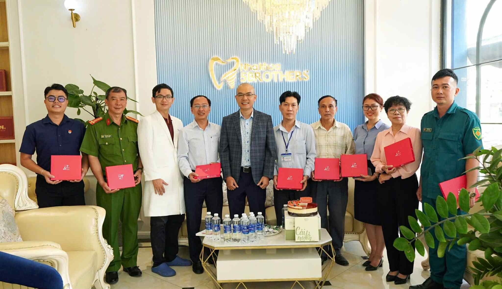 NHA KHOA QUỐC TẾ 5BROTHERS 10