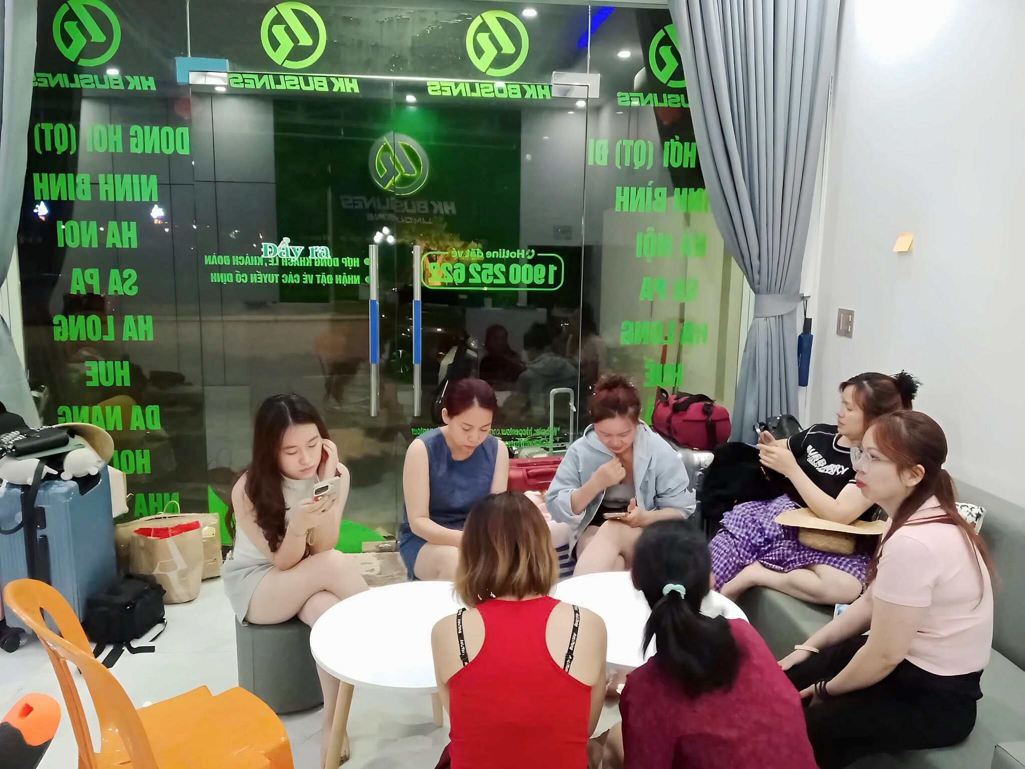 DỊCH VỤ VẬN TẢI VÀ THƯƠNG MẠI HK - HK BUSLINES 10