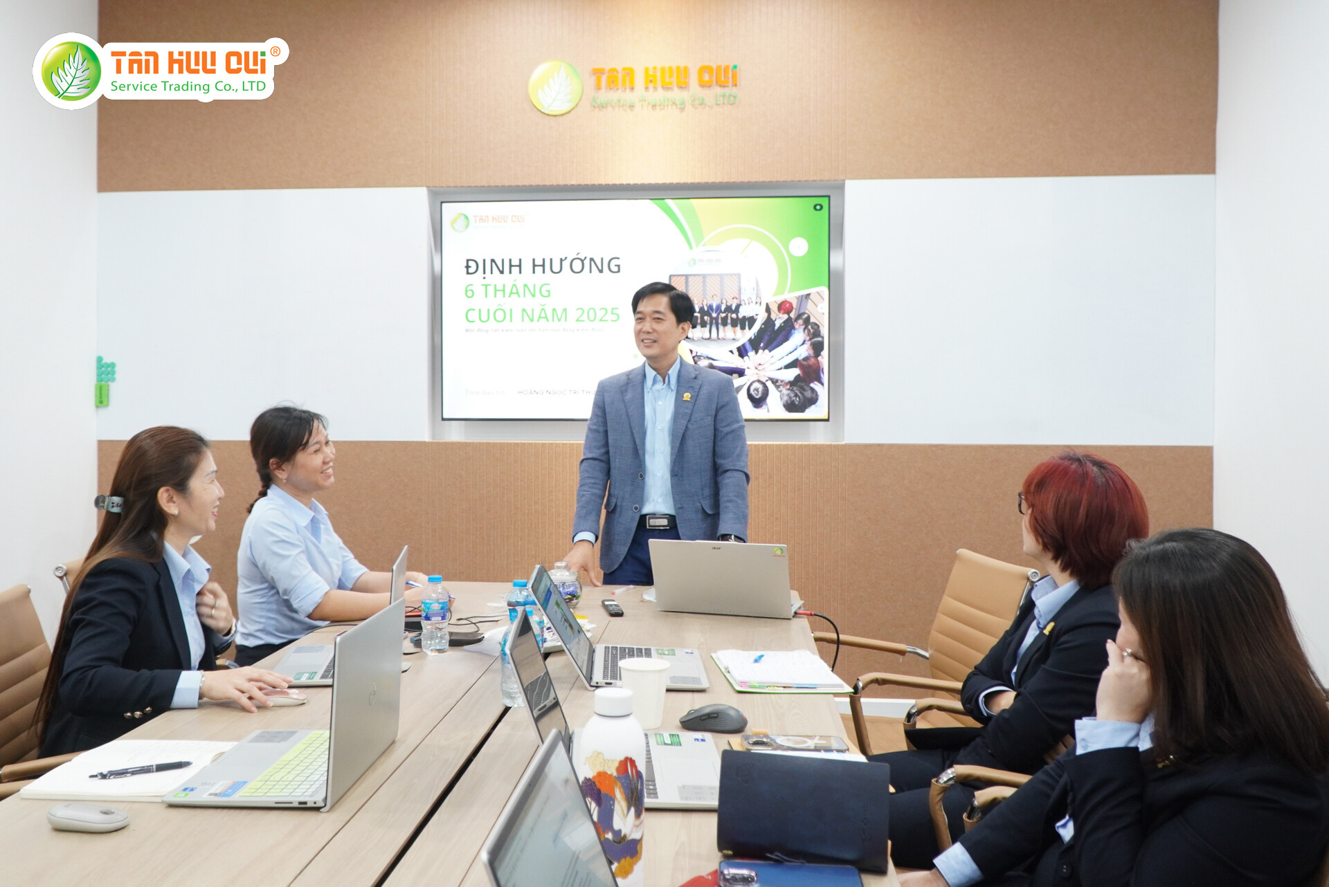 Thương Mại Dịch Vụ Tân Hữu Quí 12