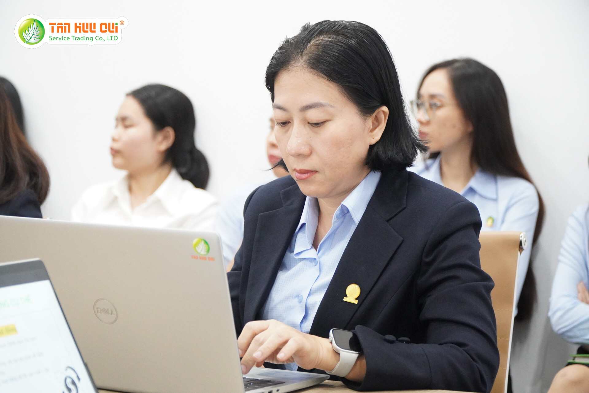 Thương Mại Dịch Vụ Tân Hữu Quí 11