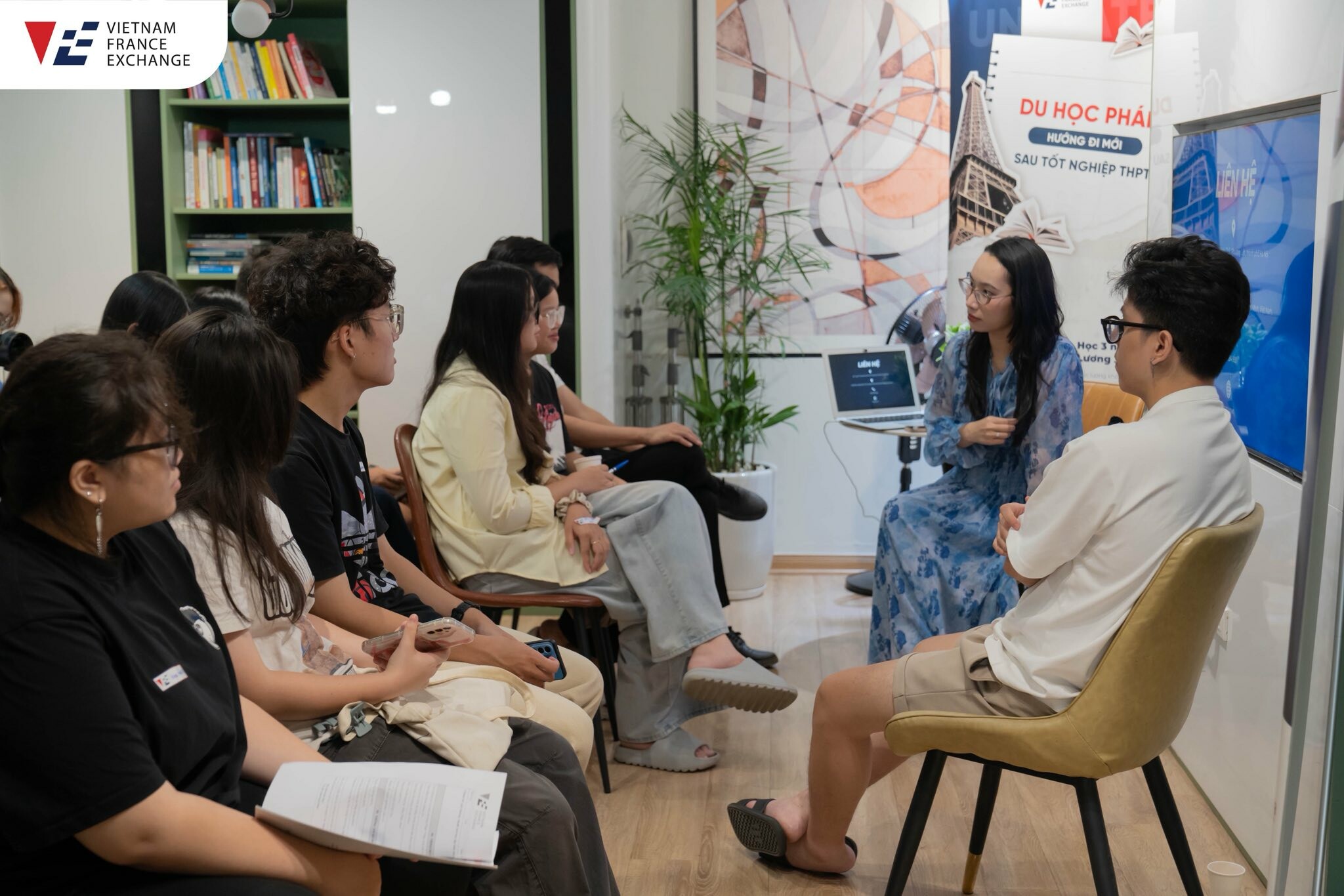 TRAO ĐỔI GIÁO DỤC, THƯƠNG MẠI VÀ DỊCH VỤ VIỆT PHÁP VFE 7