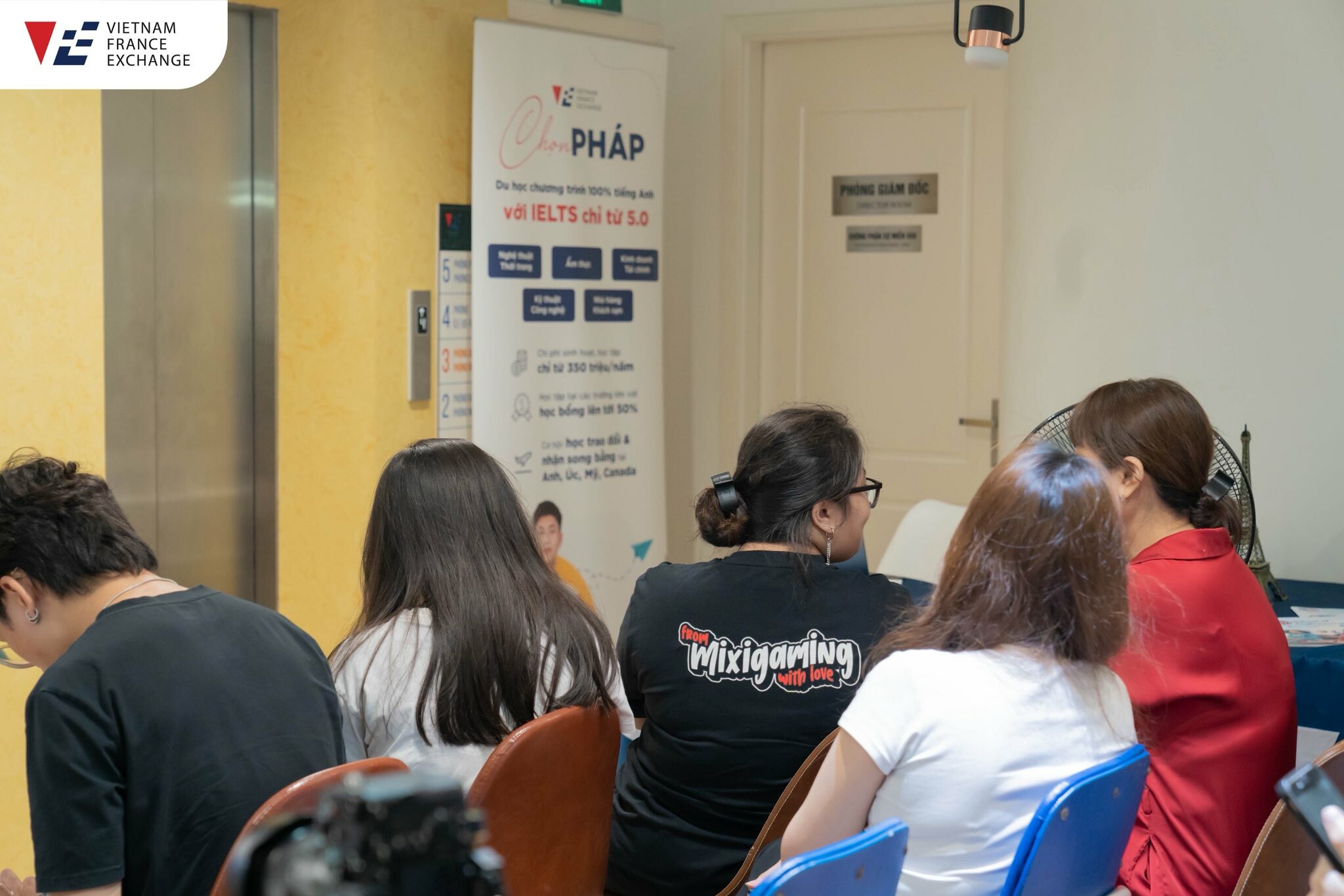 TRAO ĐỔI GIÁO DỤC, THƯƠNG MẠI VÀ DỊCH VỤ VIỆT PHÁP VFE 4