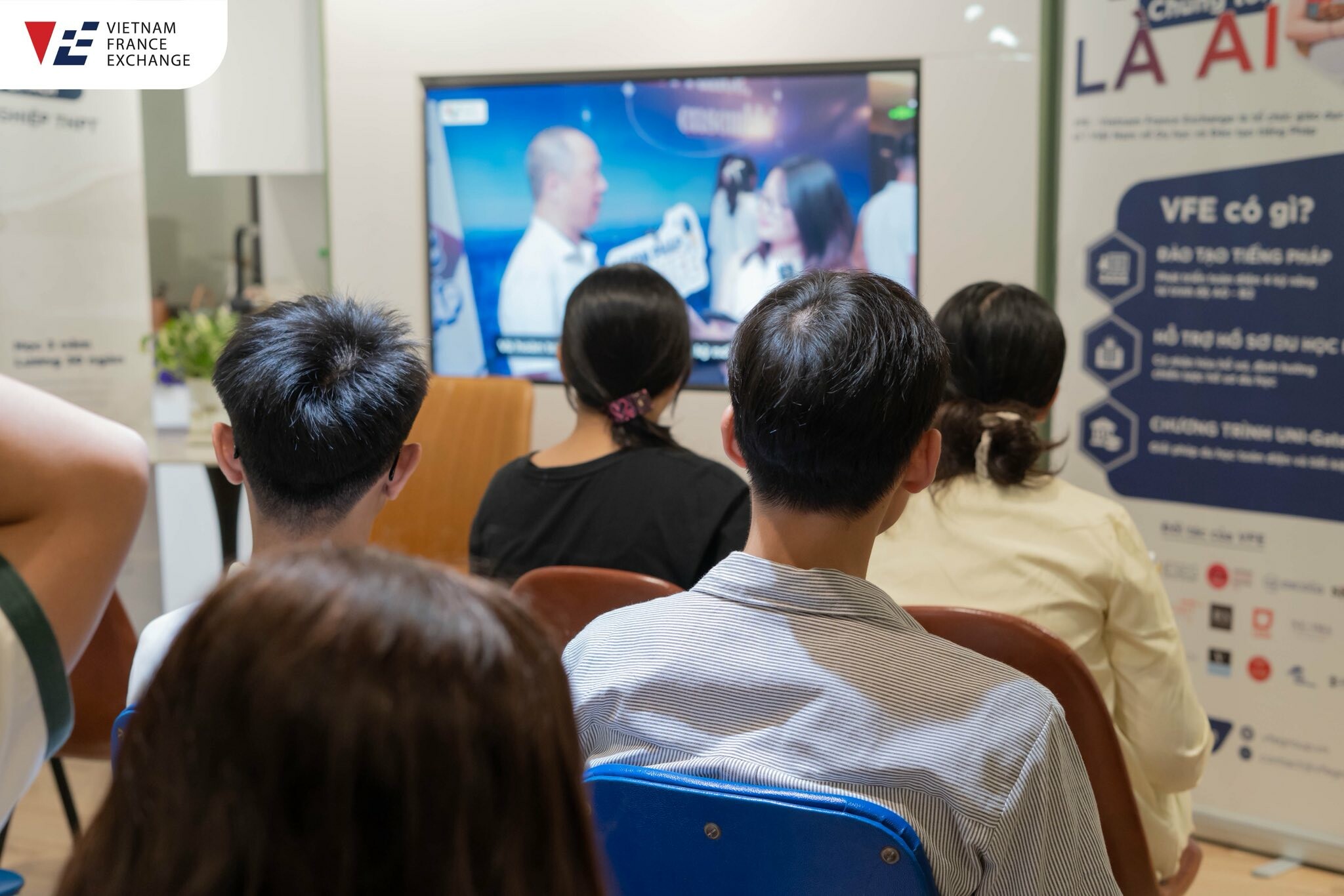 TRAO ĐỔI GIÁO DỤC, THƯƠNG MẠI VÀ DỊCH VỤ VIỆT PHÁP VFE 1