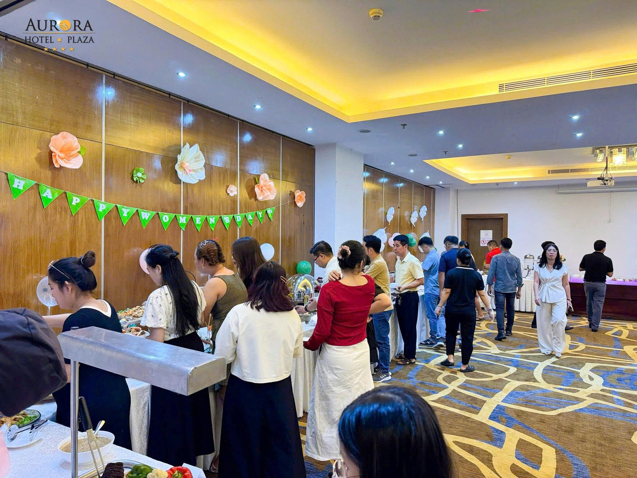 Aurora Hotel Plaza 10