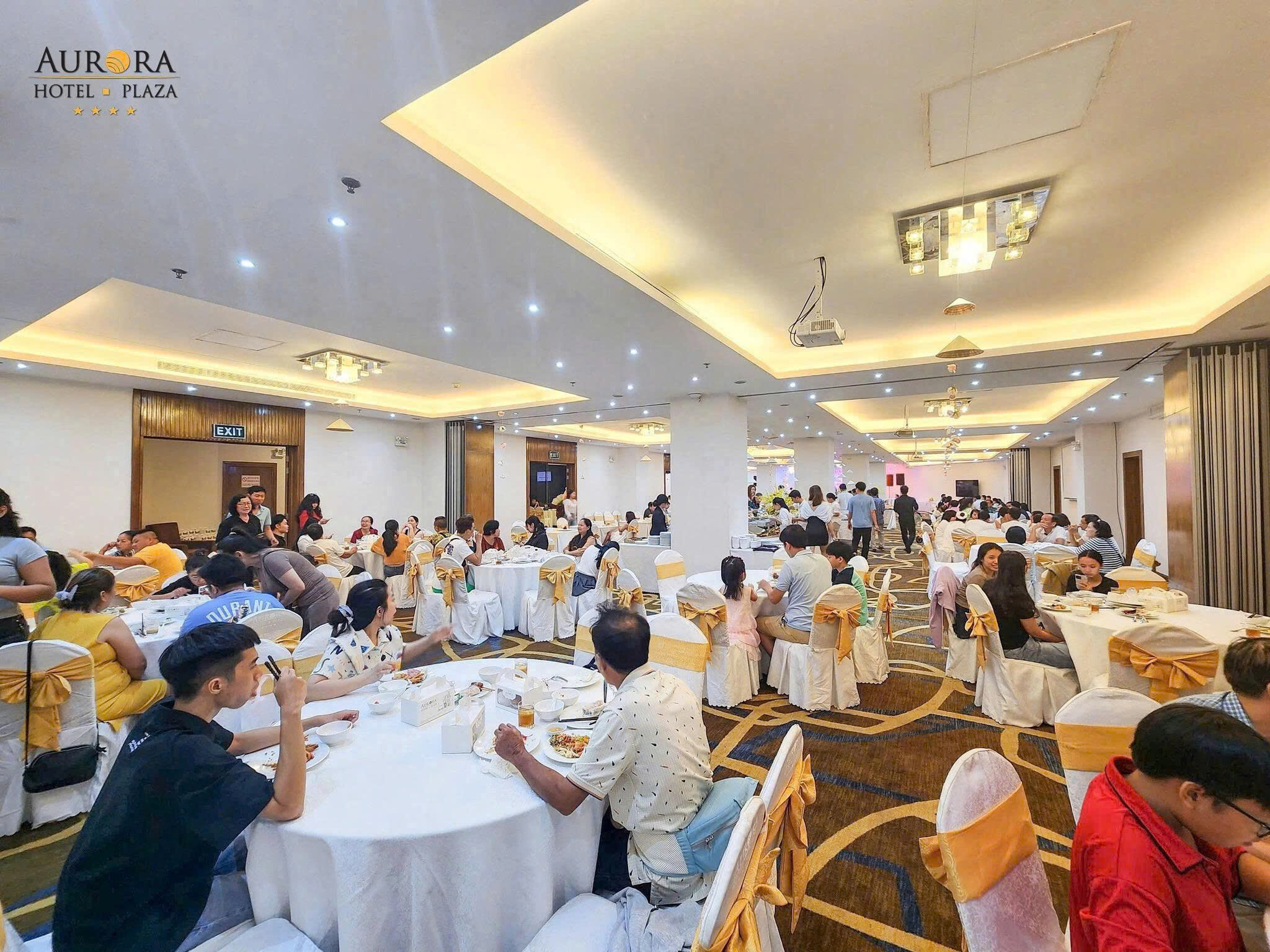 Aurora Hotel Plaza 5