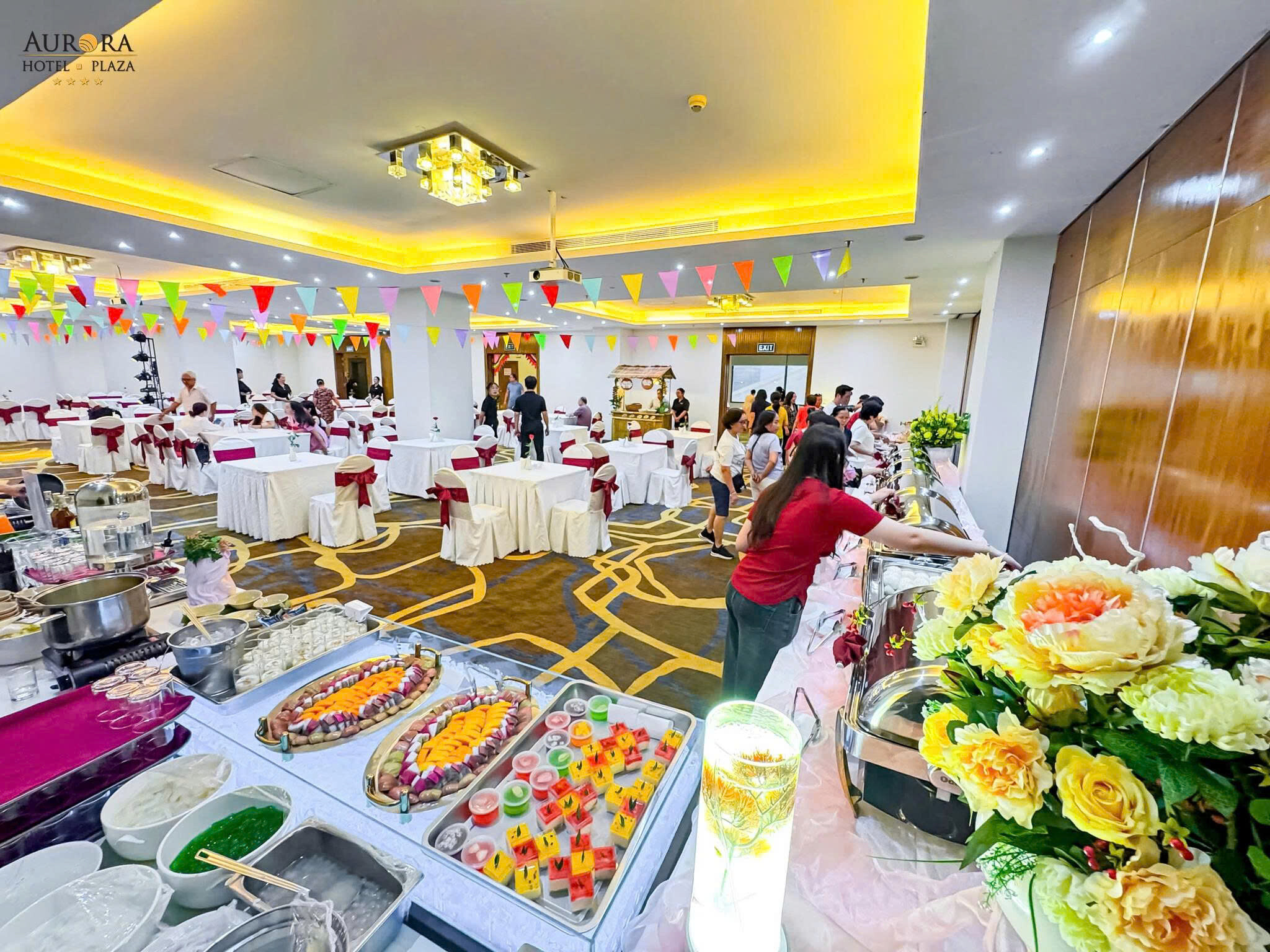 Aurora Hotel Plaza 8