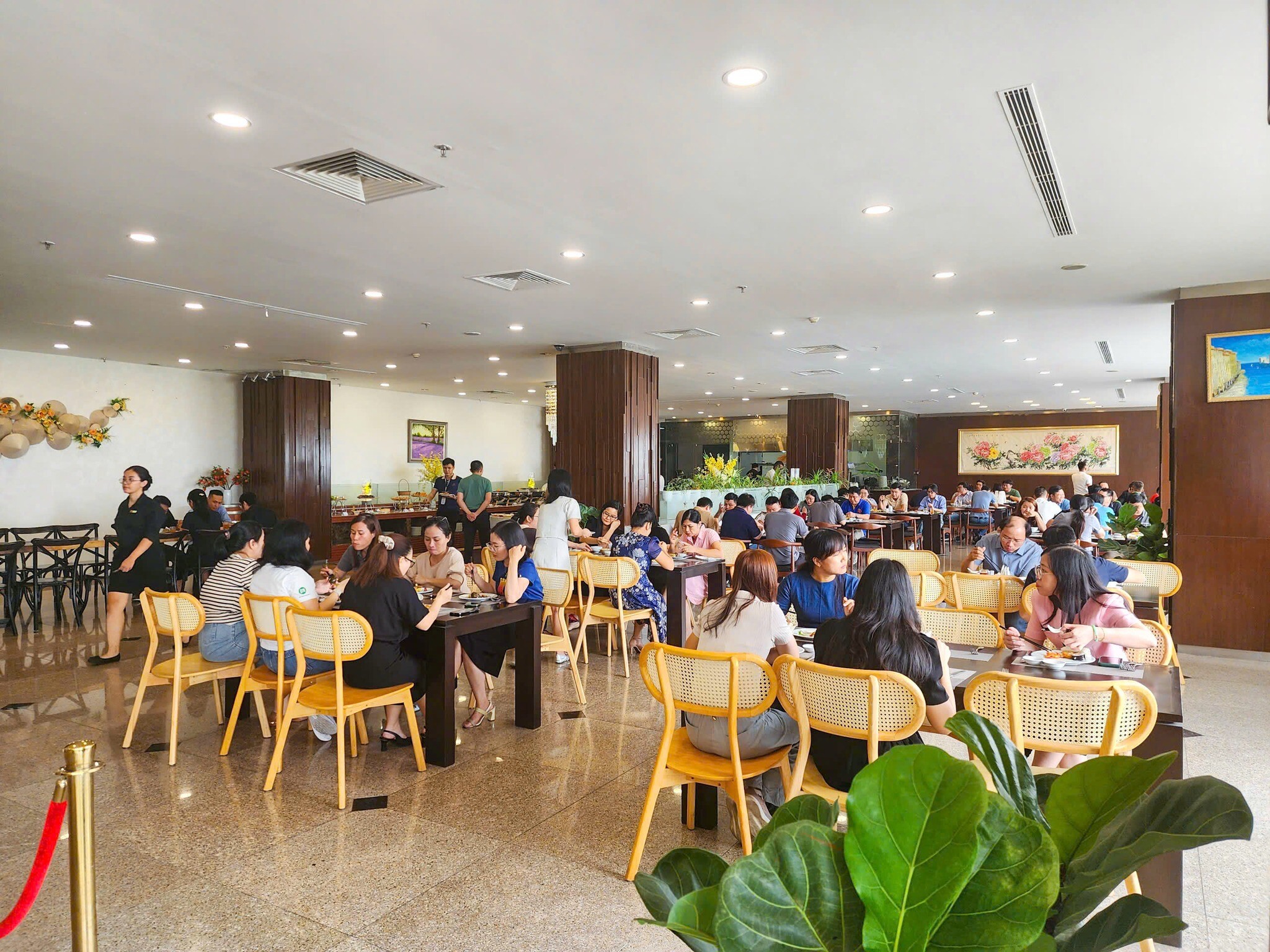 Aurora Hotel Plaza 9