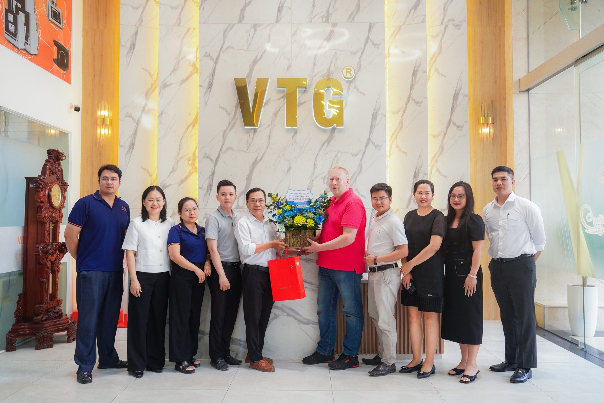 VIỆT TIÊN LAB GROUP 16