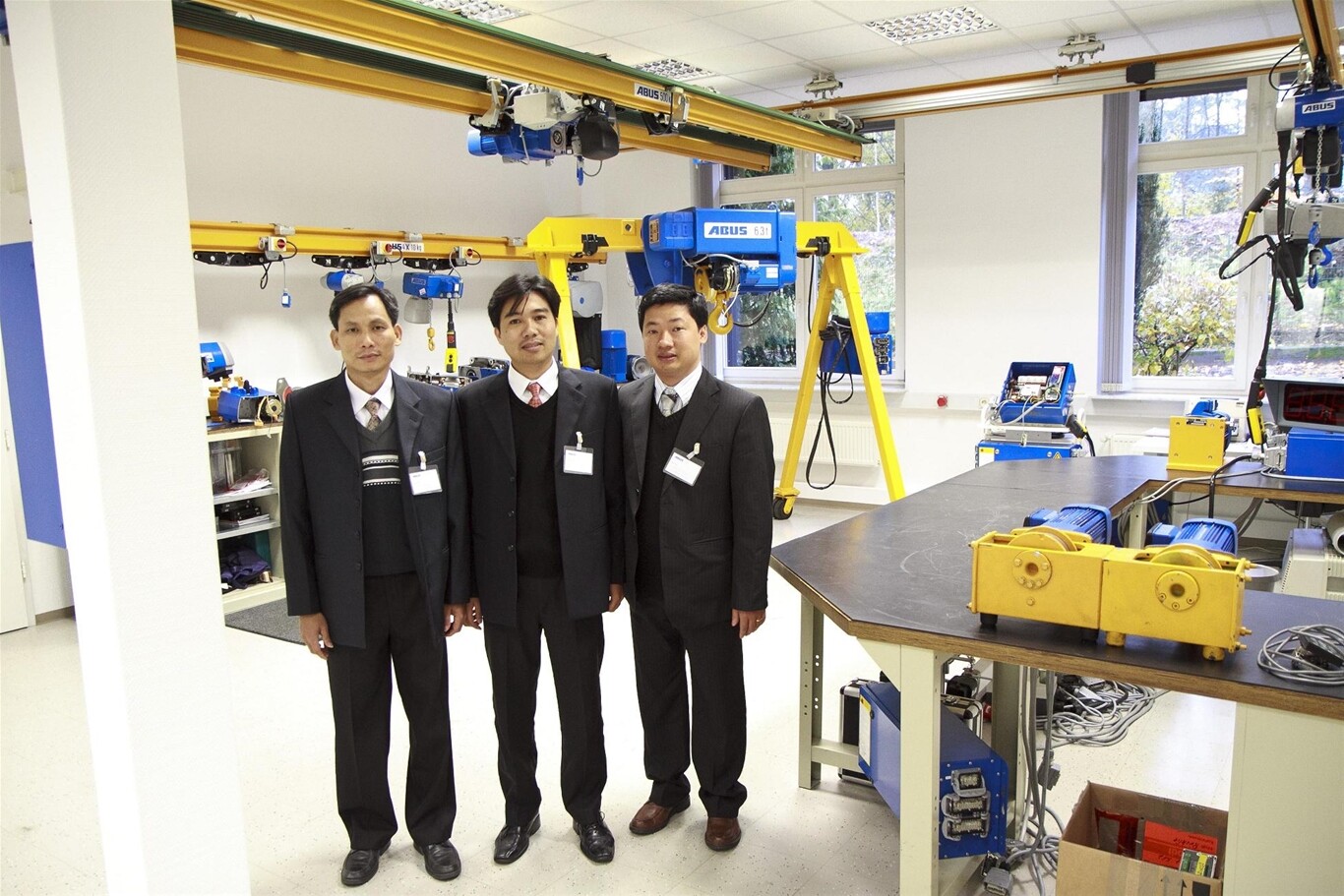 Cầu Trục Và Thiết Bị AVCS 2