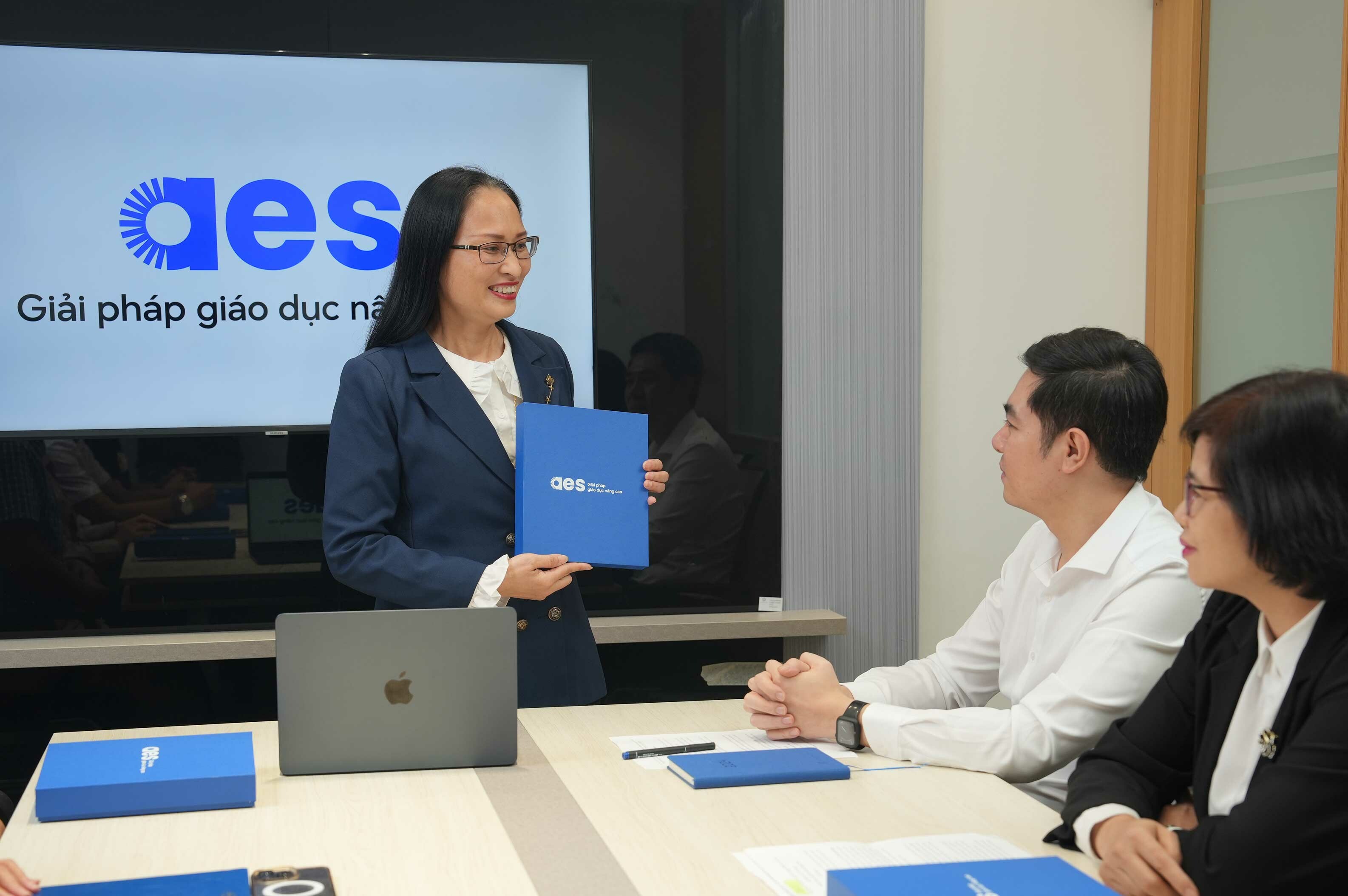 Công Nghệ Giáo Dục AES 9