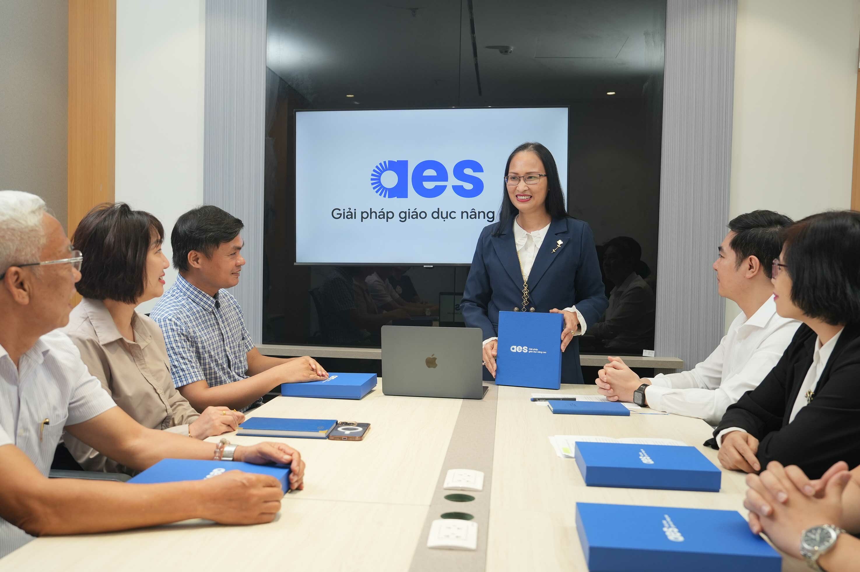 Công Nghệ Giáo Dục AES 1