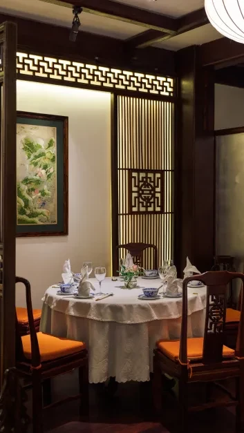 NHÀ HÀNG LINH QUÂN 4