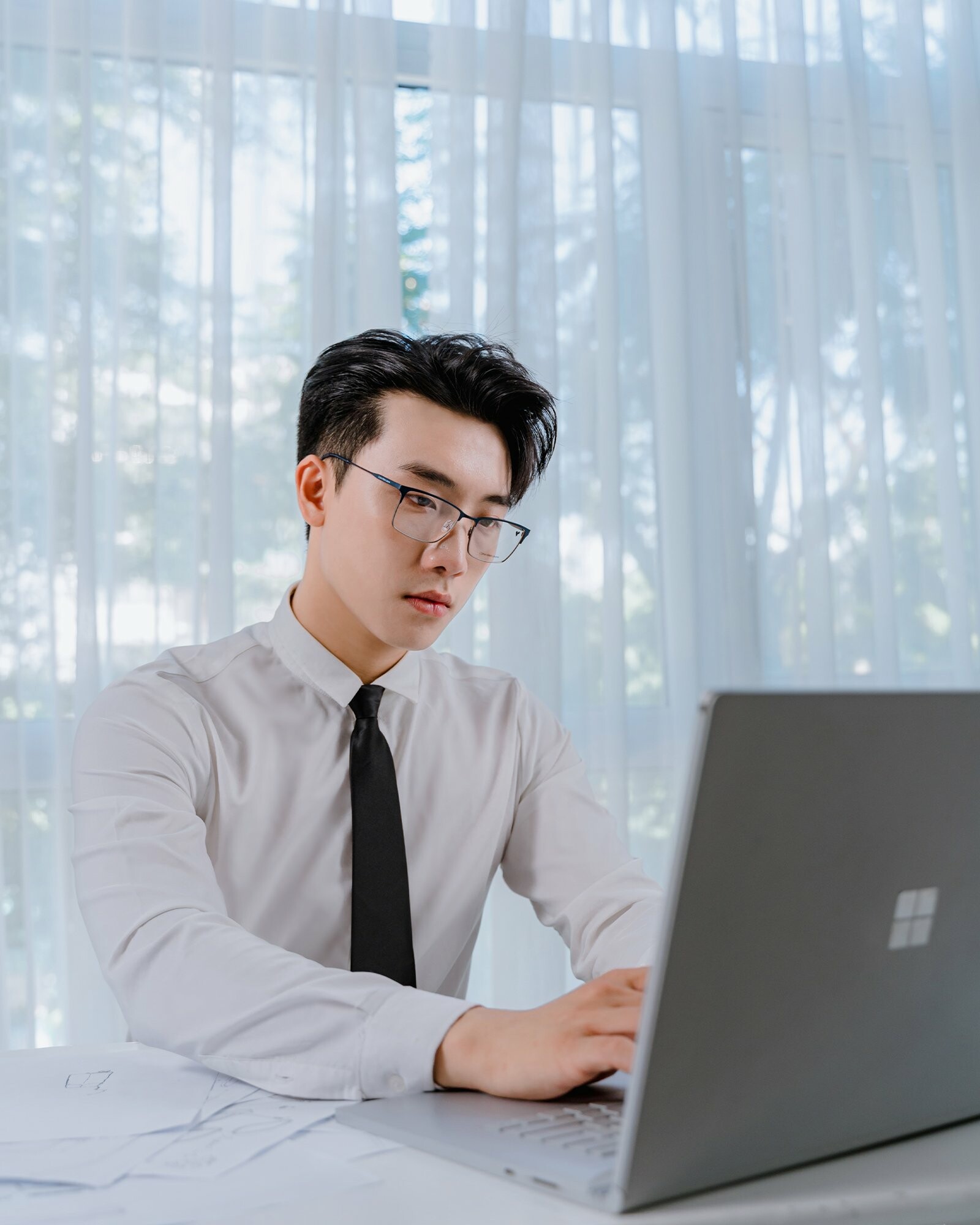 KÍNH MẮT YOUR EYES 1