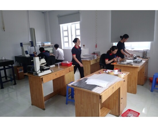 Cơ Khí Chính Xác Nhuận Tiến 4