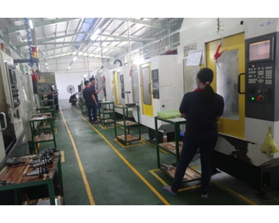 Cơ Khí Chính Xác Nhuận Tiến 5