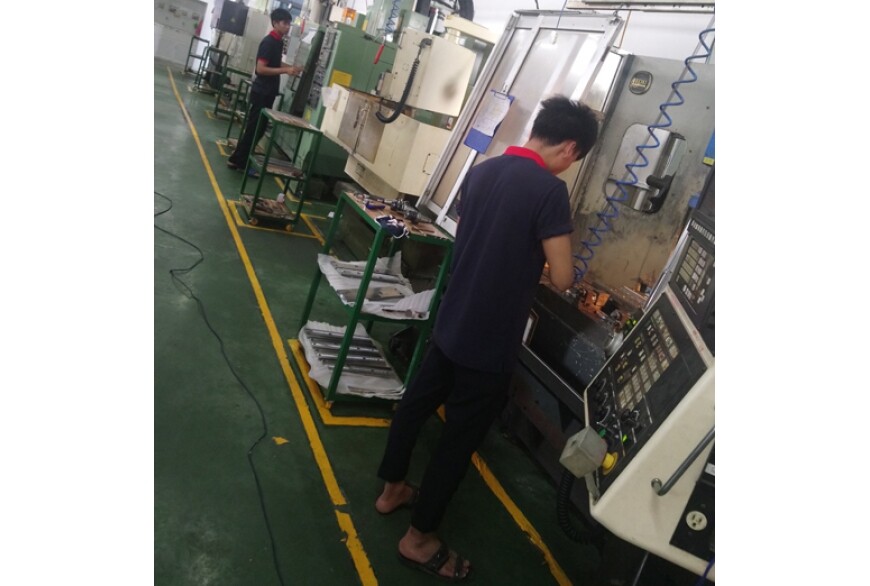 Cơ Khí Chính Xác Nhuận Tiến 3