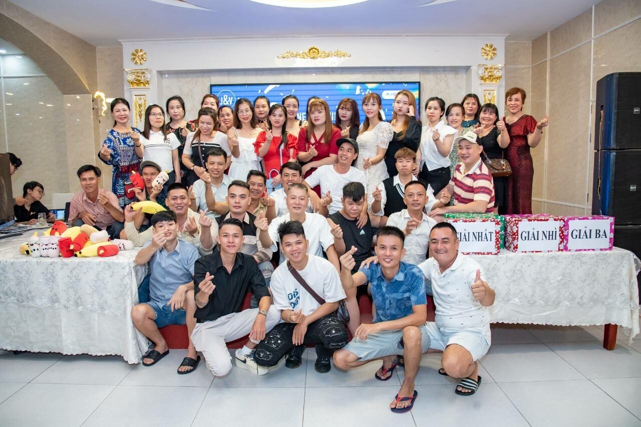 Jones & Vining (Việt Nam) 16