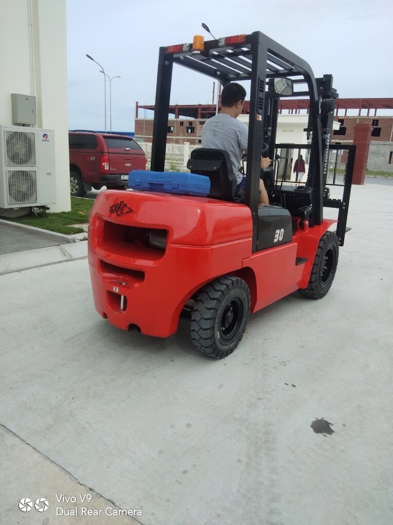 Xe nâng Thiên Sơn 4