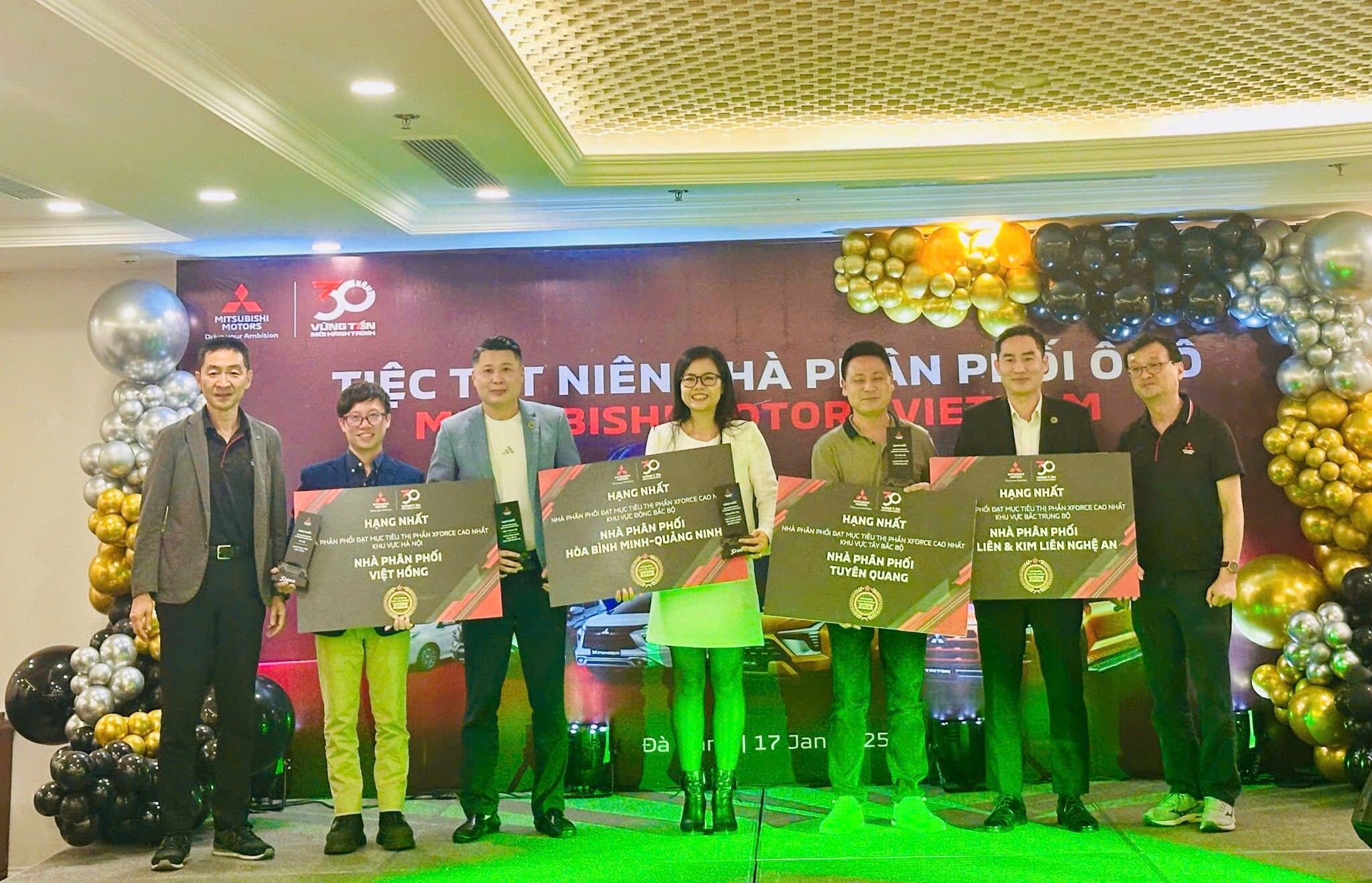 Ô Tô Việt Hồng 4