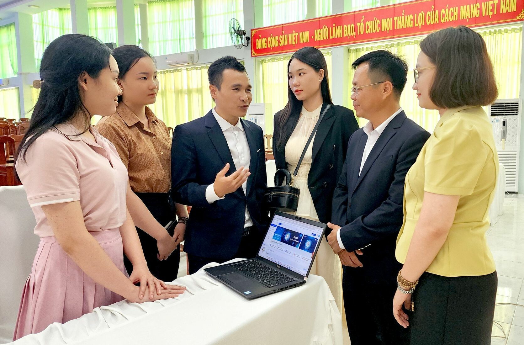 Học Viện Ứng Dụng AI 2