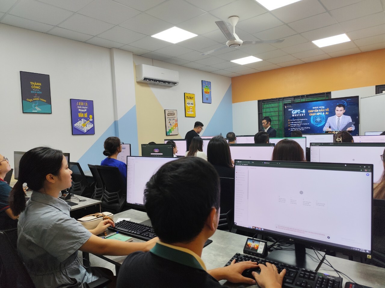 Học Viện Ứng Dụng AI 5