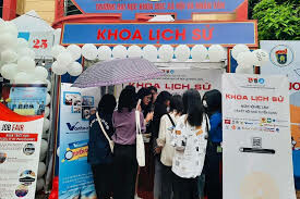 CÔNG TY CỔ PHẦN VĂN HÓA NHÂN VĂN 18