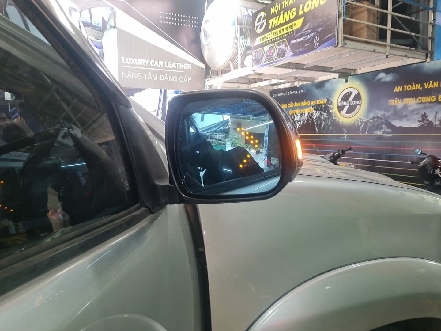 Trung tâm nội thất ô tô Thăng Long 8