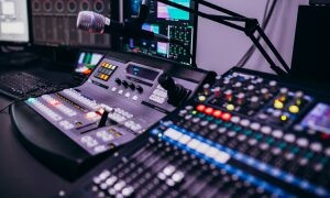 THƯƠNG MẠI TRUYỀN THÔNG V MEDIA 2