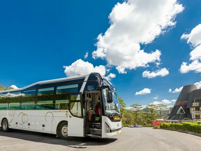 Công ty TNHH Vận tải Thương mại Long Vân Limousine 8