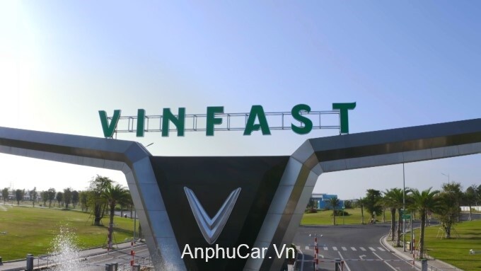 Sản Xuất và Kinh Doanh Vinfast 8