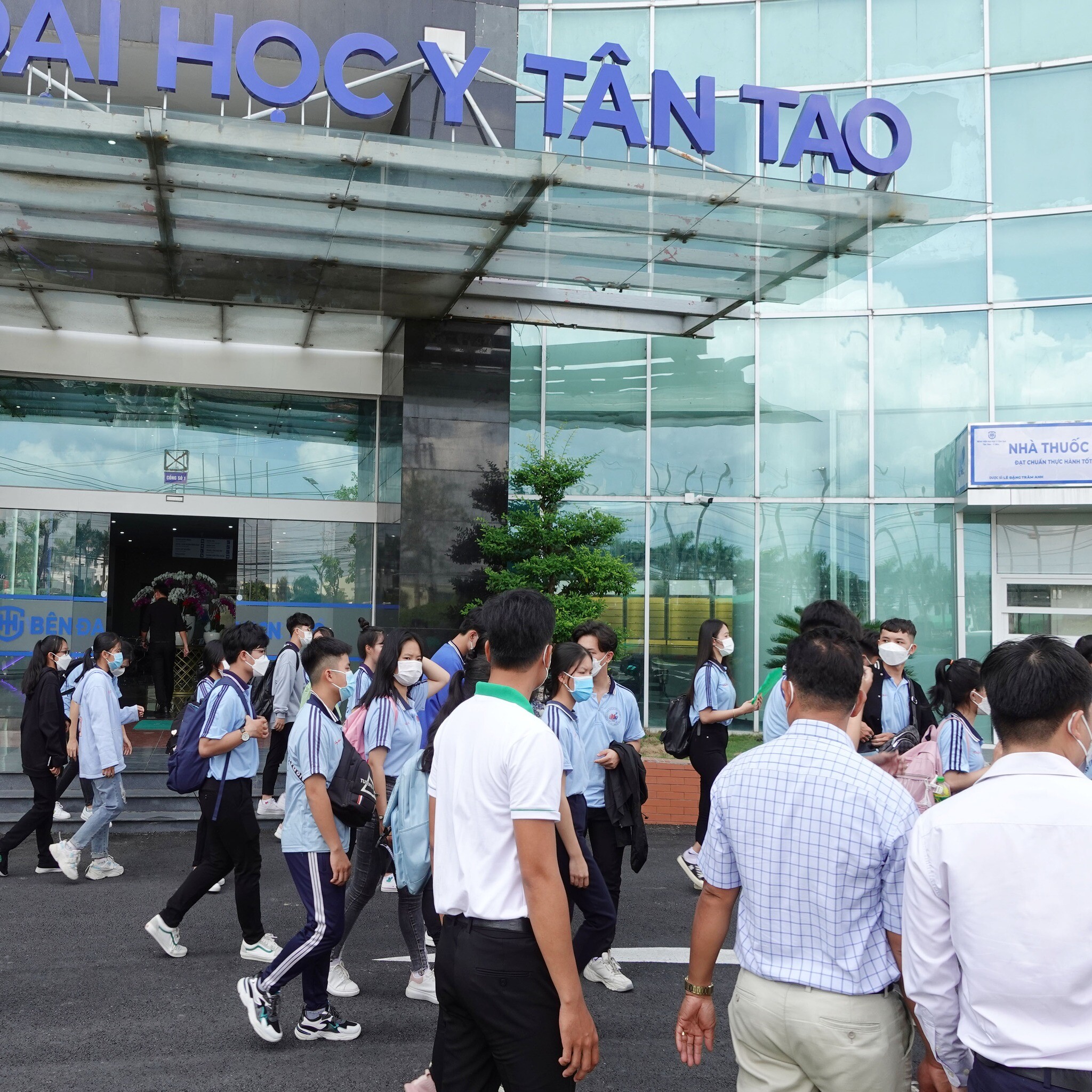 BỆNH VIỆN ĐẠI HỌC Y TÂN TẠO 10