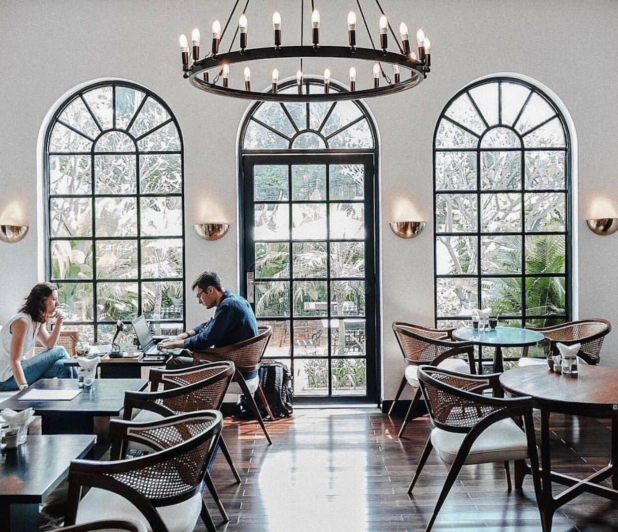 Nhà Hàng Vintage Emporium 2