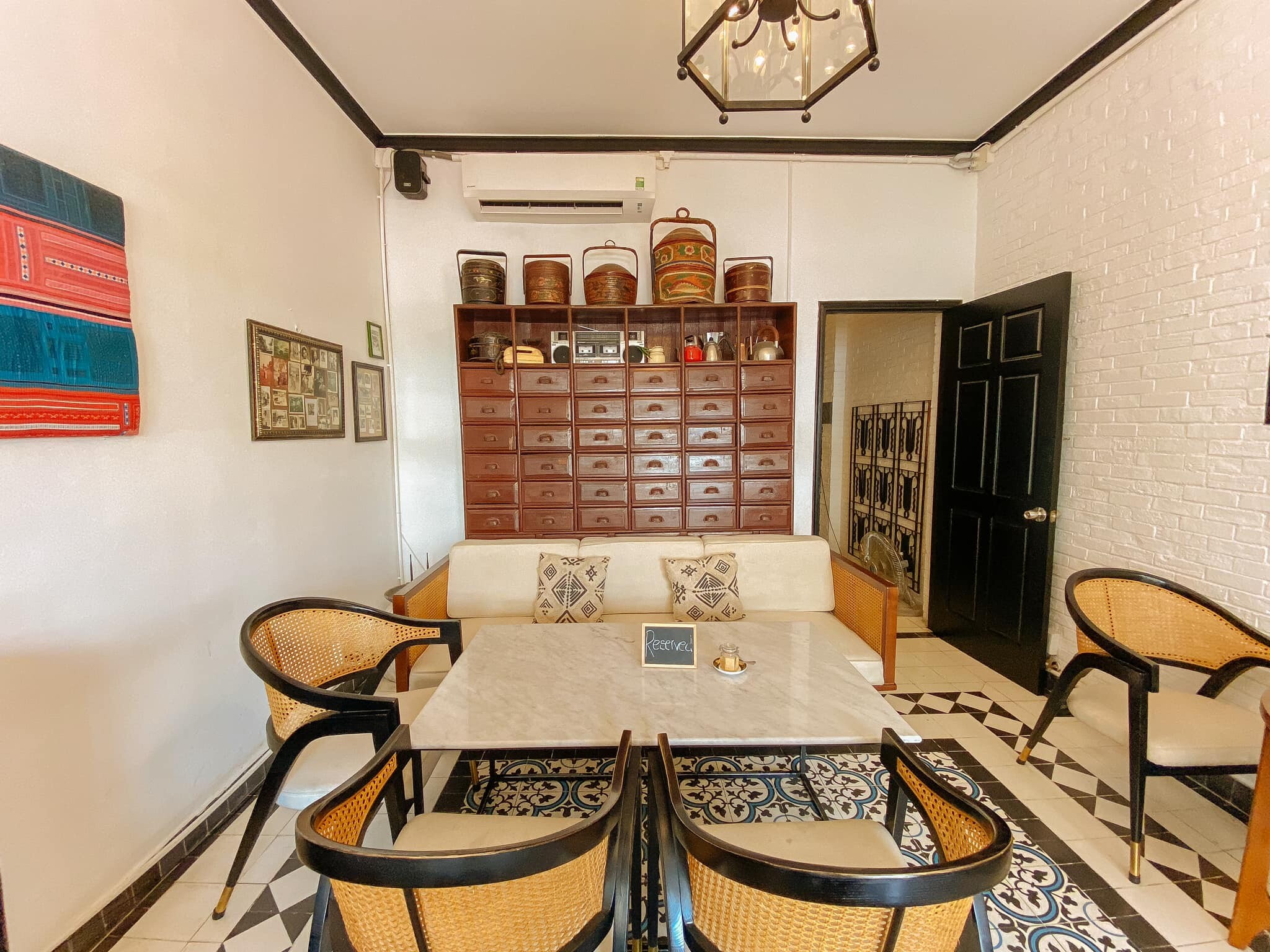 Nhà Hàng Vintage Emporium 9