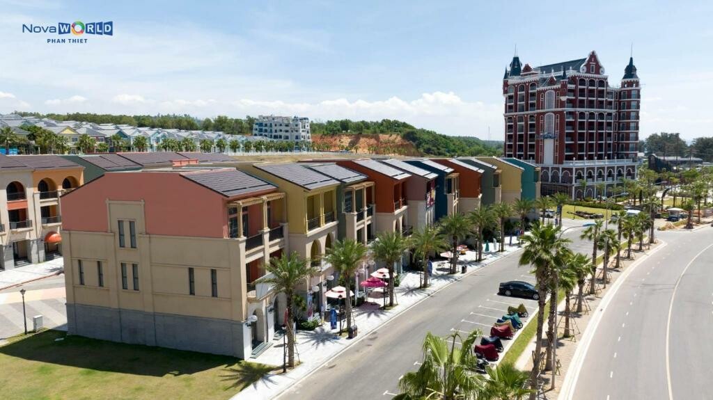 Nova Hotels & Resorts World 1