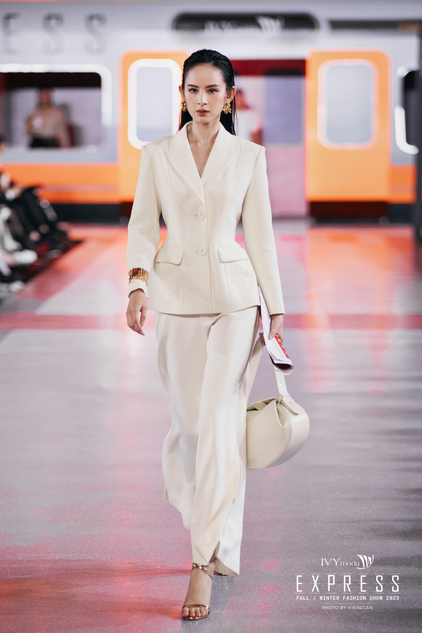 IVY MODA FASHION BRAND 6