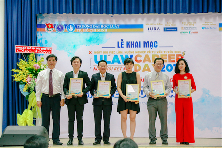 Công Ty TNHH Giải Pháp Kết Nối 7