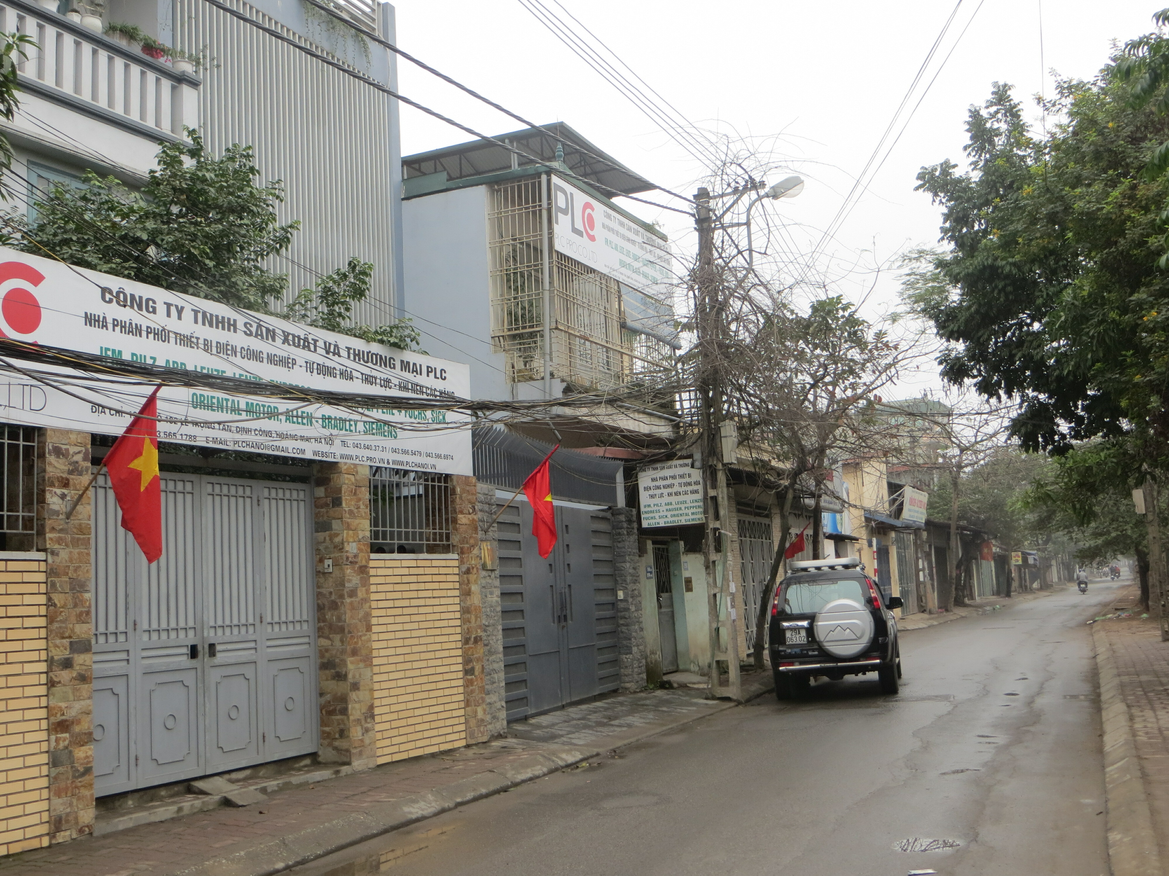 Công ty TNHH sản xuất và thương mại PLC 9