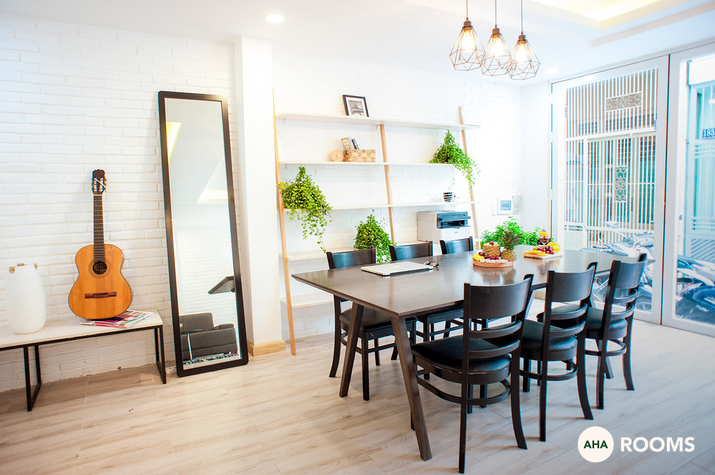 CÔNG TY TNHH AHAROOMS INTERNET 3