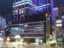 The Reverie Saigon 6