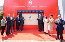 Trường TH, THCS và THPT Reigate Grammar 3