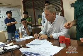 Hutchinson Việt Nam 10